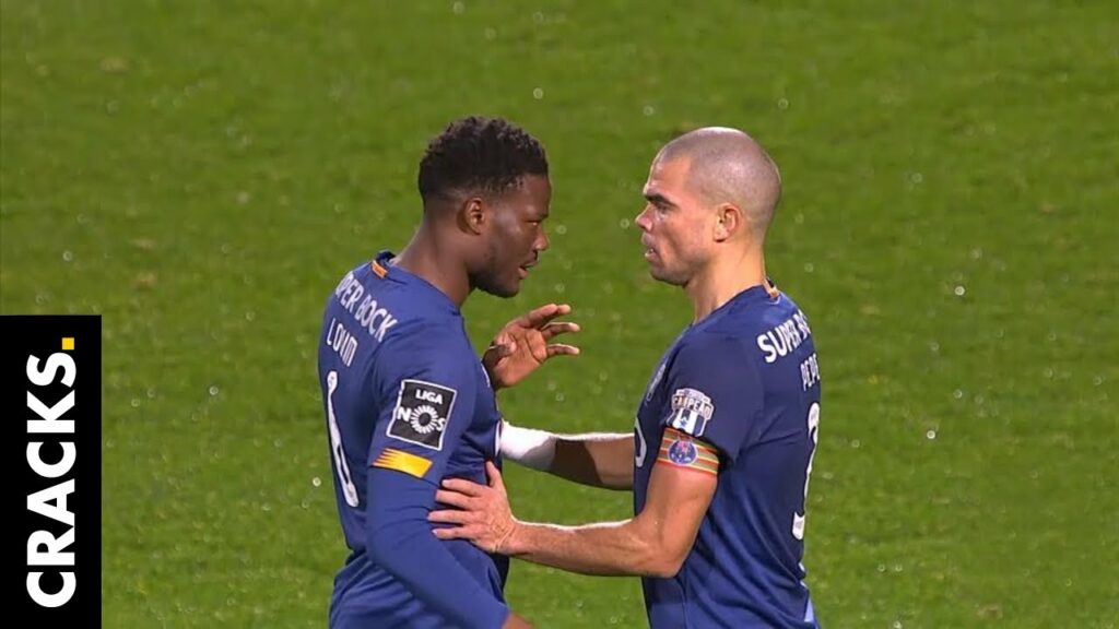 Pepe prügelt sich beinahe mit dem eigenen MITSPIELER Pepe prügelt sich beinahe mit dem eigenen MITSPIELER