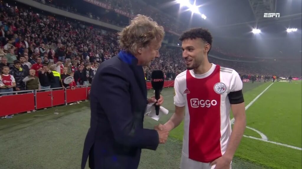 Mazraoui na laatste thuiswedstrijd: "Ik hou van deze club en de supporters" | #AJAhee (5-0)