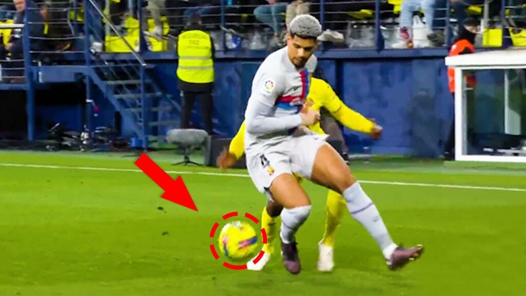 Ronald Araujo is the BEST Center Back