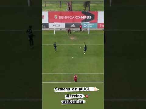 GOLAZO de Otamendi en el entrenamiento del Benfica
