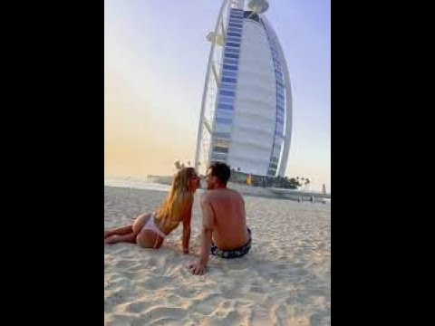Nicolás Tagliafico and his girlfriend on the beach chillin