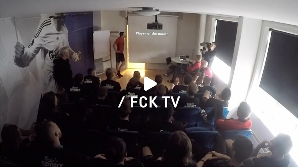 Se Månedens Spiller blive overrasket her