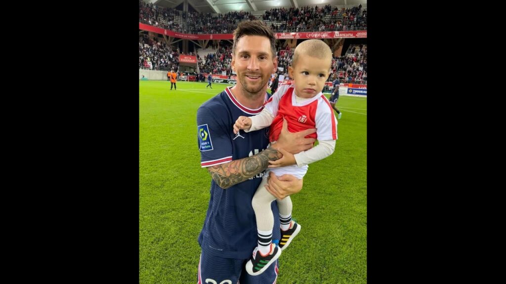 Reims goalkeeper Predrag Rajkovic asked MESSI to have a photo with his Son
