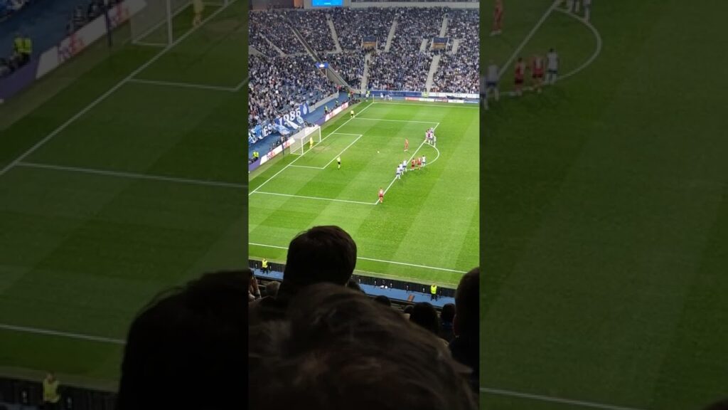 Pênalti defendido por Diogo Costa - Porto 2 x 0 Bayer Leverkusen