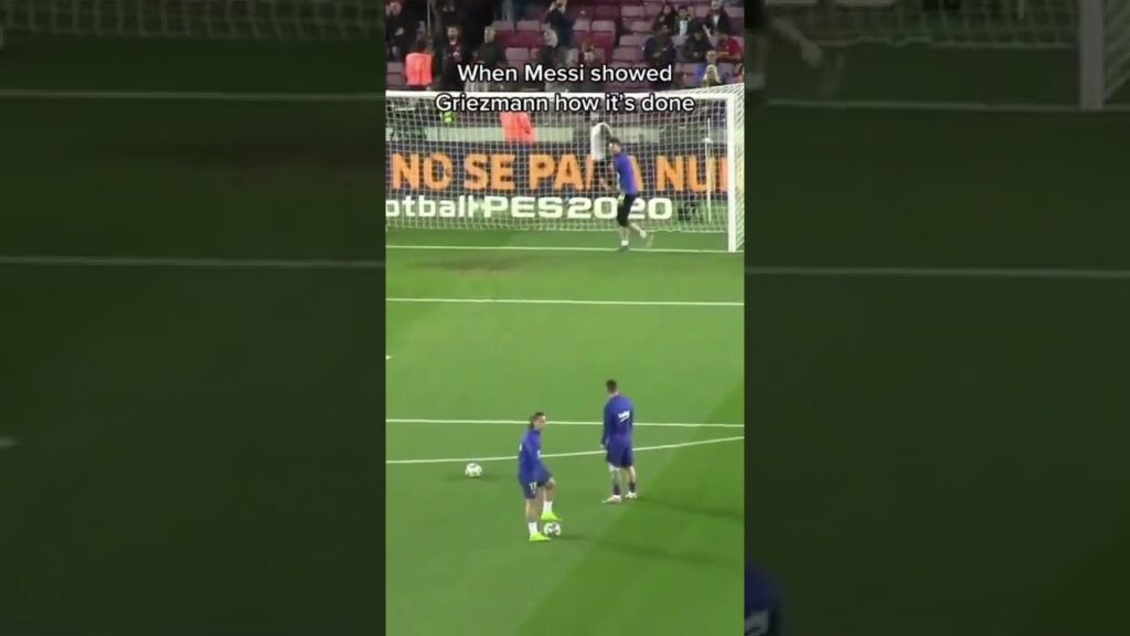 Lionel Messi showed Antoine Griezmann how it's done 😦🎯 #shorts