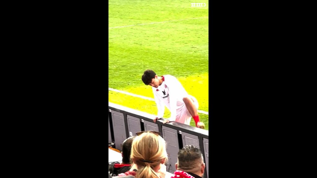 직관 온 한국인 보면 못 참는 이재성;; 직관 온 한국인 보면 못 참는 이재성;;