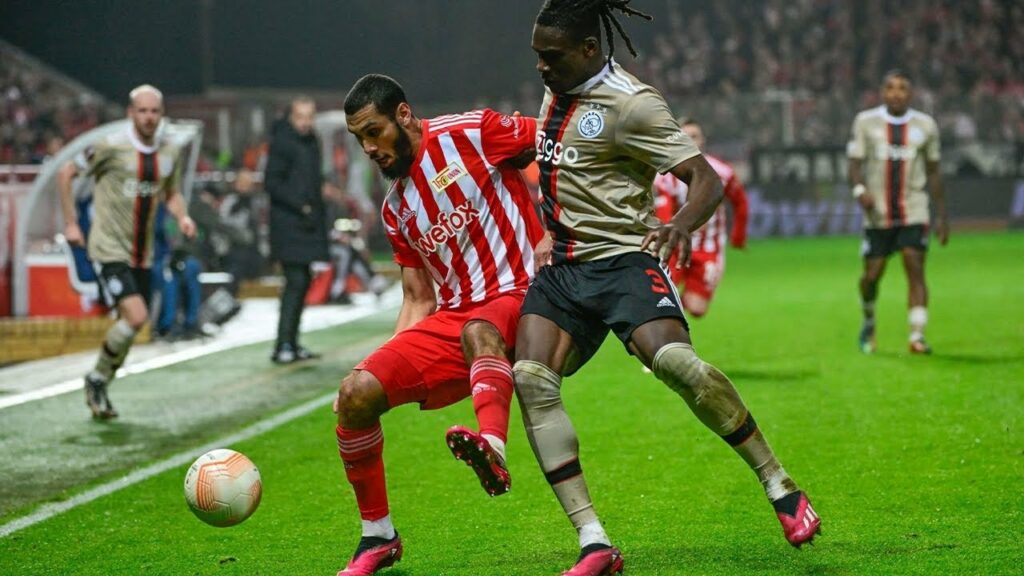 عيسى العيدوني يتألق أمام أجاكس أمستردام في الدوري الأوروبي