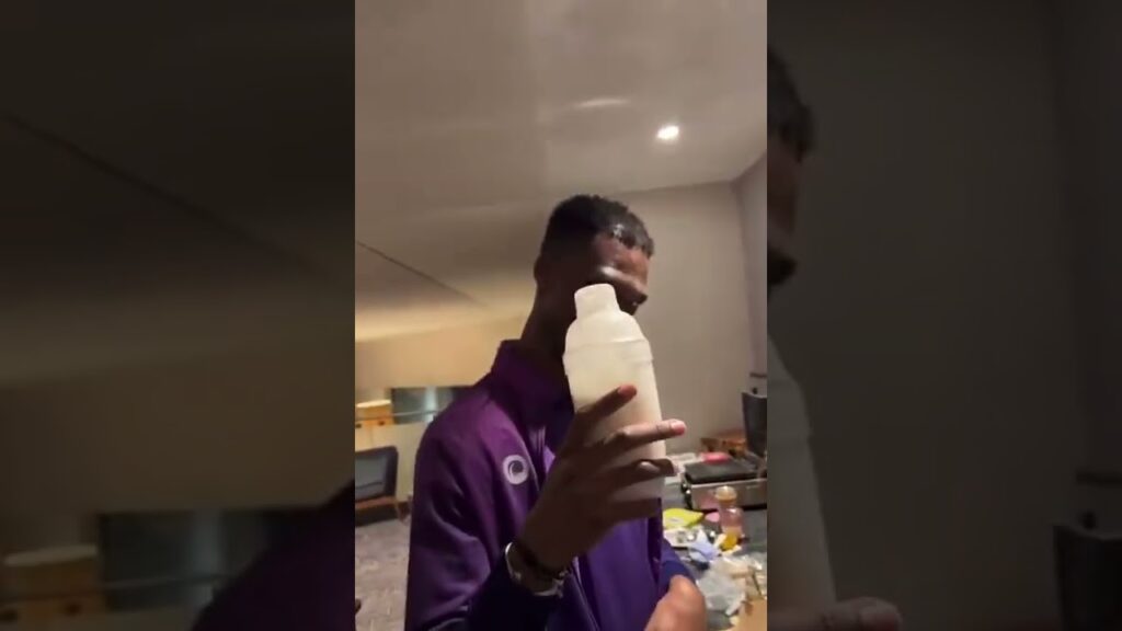 عبدالله المعيوف مع الباريستا محمد كنو (SC) 😂💙