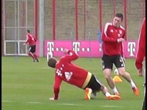 Thomas Müller dribbling vs Pierre Emile Hojbjerg - FC Bayern Munich Pep Guardiola