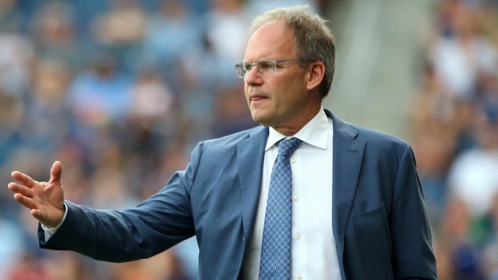 Interview: Brian Schmetzer on Xavier Arreaga's debut and Kim's status