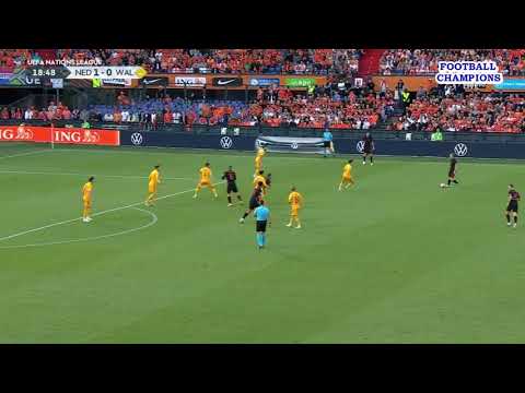 Ethan Ampadu fummelt wenig herum, um Ball zu stehlen, Niederlande-Wales, UEFA Nations League 2022