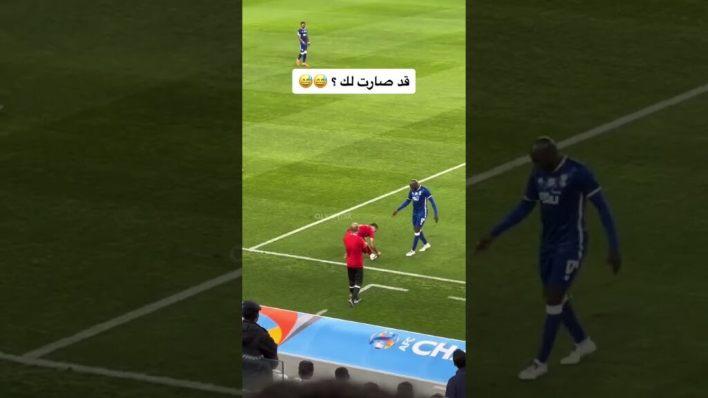 لاعب شباب الاهلي امام محمد كنو 😂😳