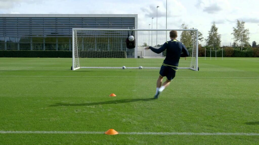 Jan Vertonghen's Rabona - Ball In The Bag Challenge | Spurs TV