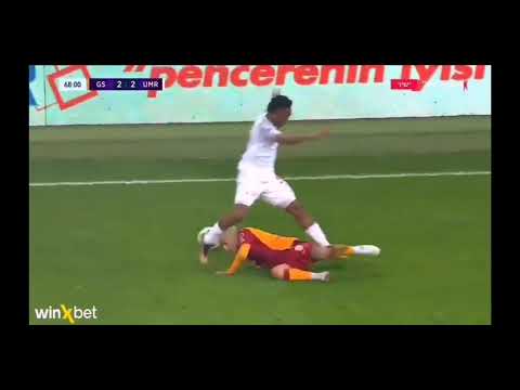 Lucas Torreira stops a counter attack with his head Lucas Torreira stops a counter attack with his head