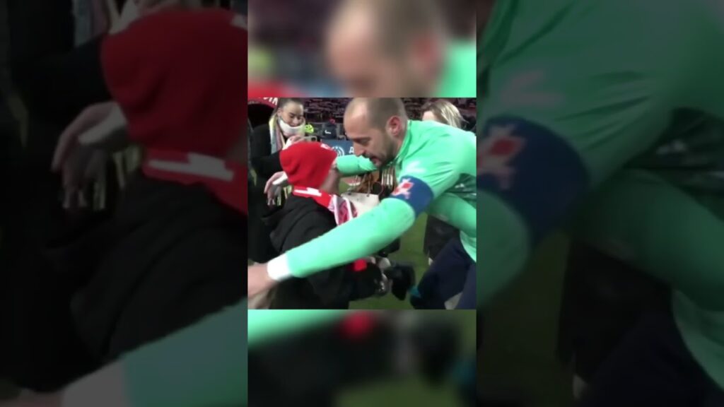 Borjan poklonio rukavice momku koji je bio ranjen na Badnji dan ❤️👏🏻 #shorts #crvenazvezda #srbija