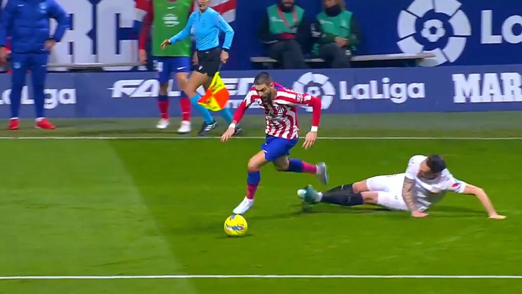 Yannick Carrasco "Scoop Turn" x Lucas Ocampos (2022/23)