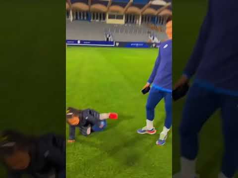 البليهي مع بنت جانغ انت مجنون 😂😂#الهلال #الدوري_السعودي