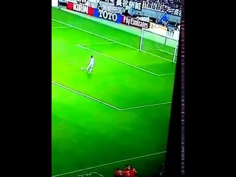 イラク戦で川島永嗣の蹴ったボールが相手控え選手に直撃