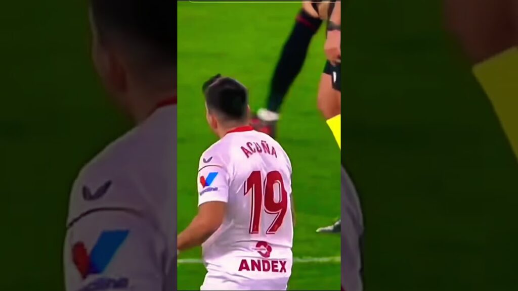 Marcos Acuña tossed Sampaoli's instructionsin the middle of the game #laliga #shorts 😅