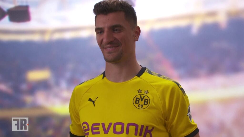 Thomas Meunier joins Borussia Dortmund from Paris Saint-Germain