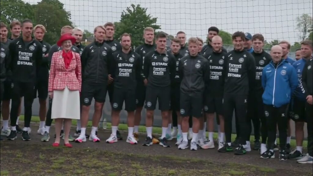 Simon Kjær with Queen Margrethe from Denmark and the National Team