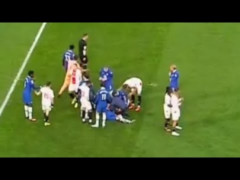 Cesar Azpilicueta Horrible Head Injury vs Southampton