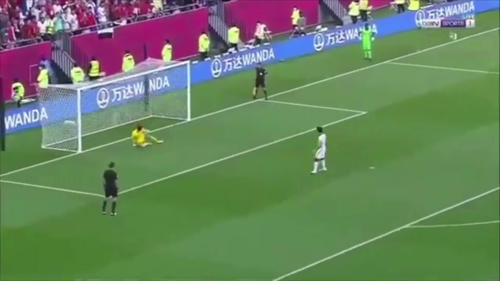 احمد علاء من منتخب قطر اصلا مصري و يبقى اخو محمود علاء😂