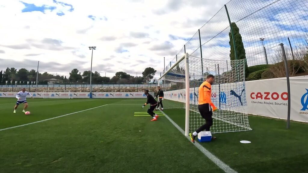 Sesión de entrenamiento pre-partido (Pau López - Rubén Blanco - Simon Ngapandouetnbu)