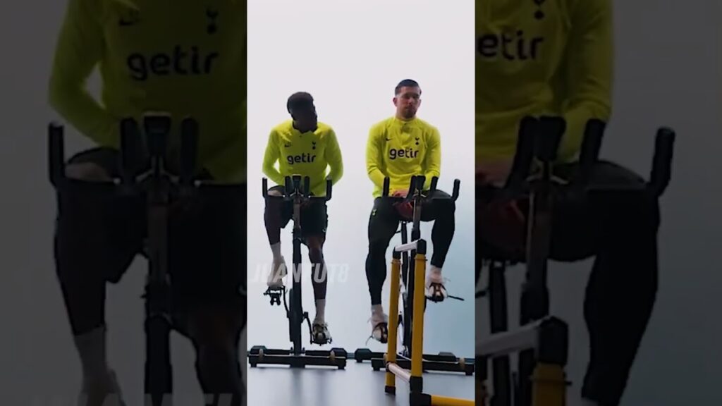 Que molestos deben ser estos dos 🇦🇷🇺🇾 #futbol #argentina #romero #bentancur #uruguay #tottenham