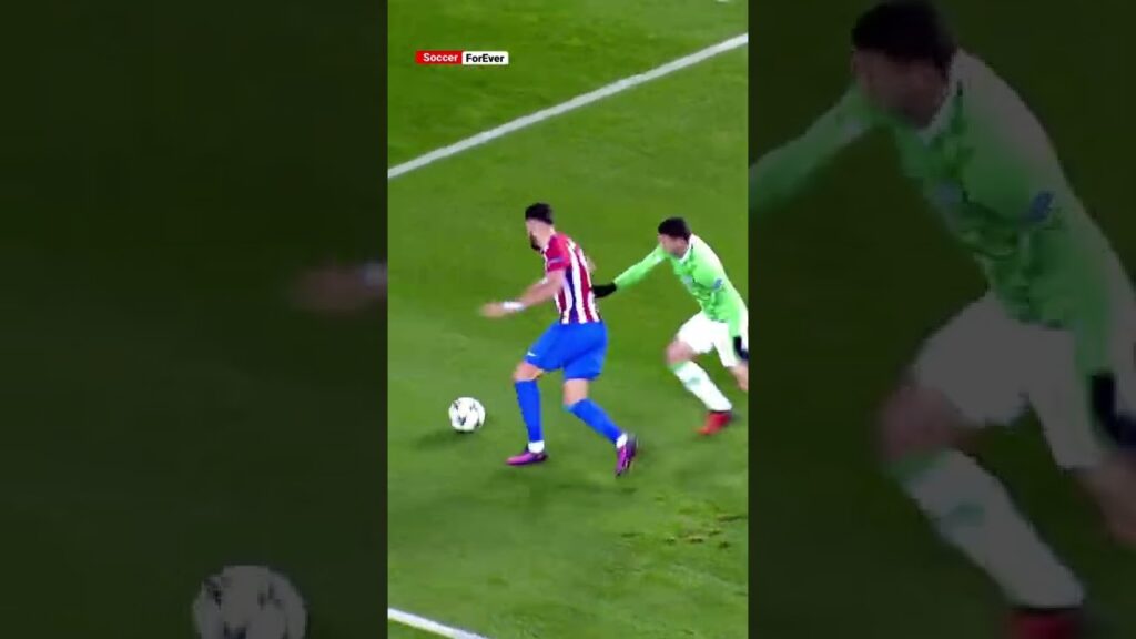 This is just ridiculous🤪🔴 Yannick Carrasco returned to Atlético on this day in 2020 ✔️#shorts
