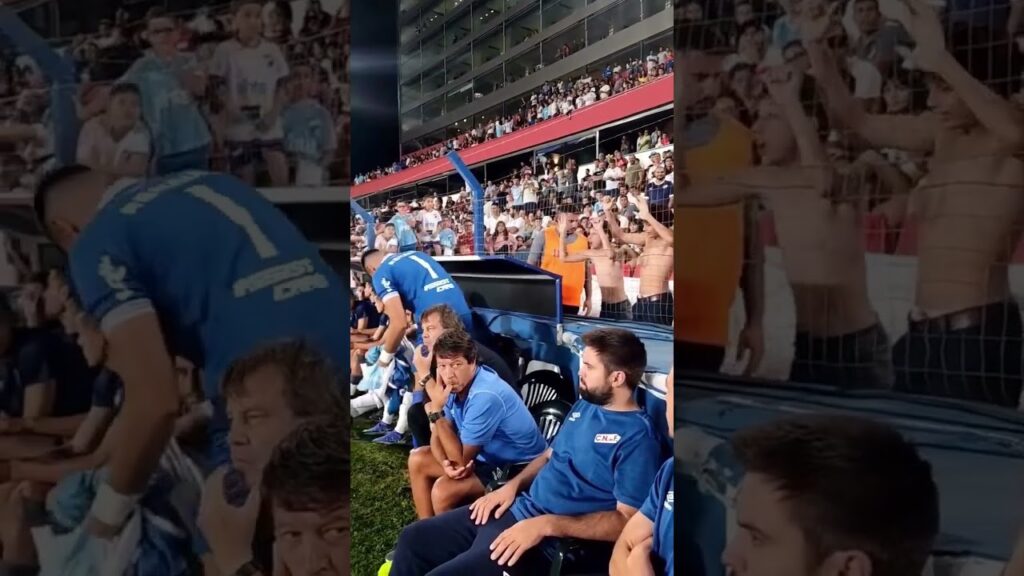 Rochet Firmando Camisetas