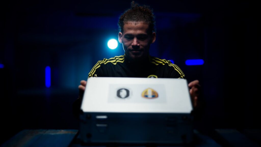 “Shocking! All of it!” 😂 FIFA 22 Ratings with Kalvin Phillips, Luke Ayling and Patrick Bamford