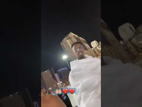 محمد كنو وناصر الدوسري يؤدون مناسك العمرة