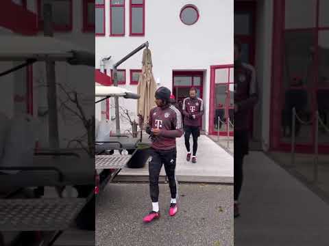 CANCELO DALEY BLIND MÜLLER GNABRY AND OTHER BEFORE TRAINING