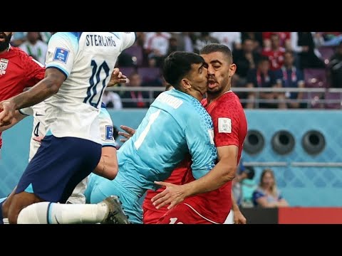 La lesión del portero de Irán Beiravand en el partido contra Inglaterra.