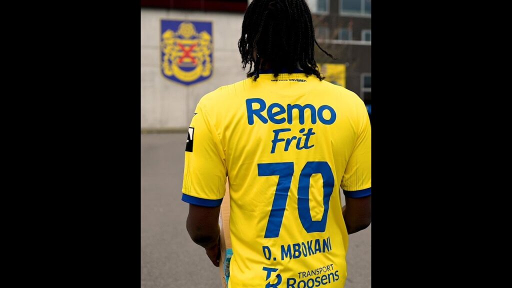 👕 // Special delivery by Dieumerci Mbokani! 🟡🔵 #wearebeveren