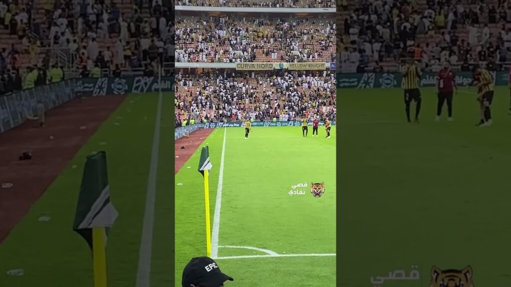 عبدالرحمن العبود يرفع شال الاتحاد من الأرض ويرتديه