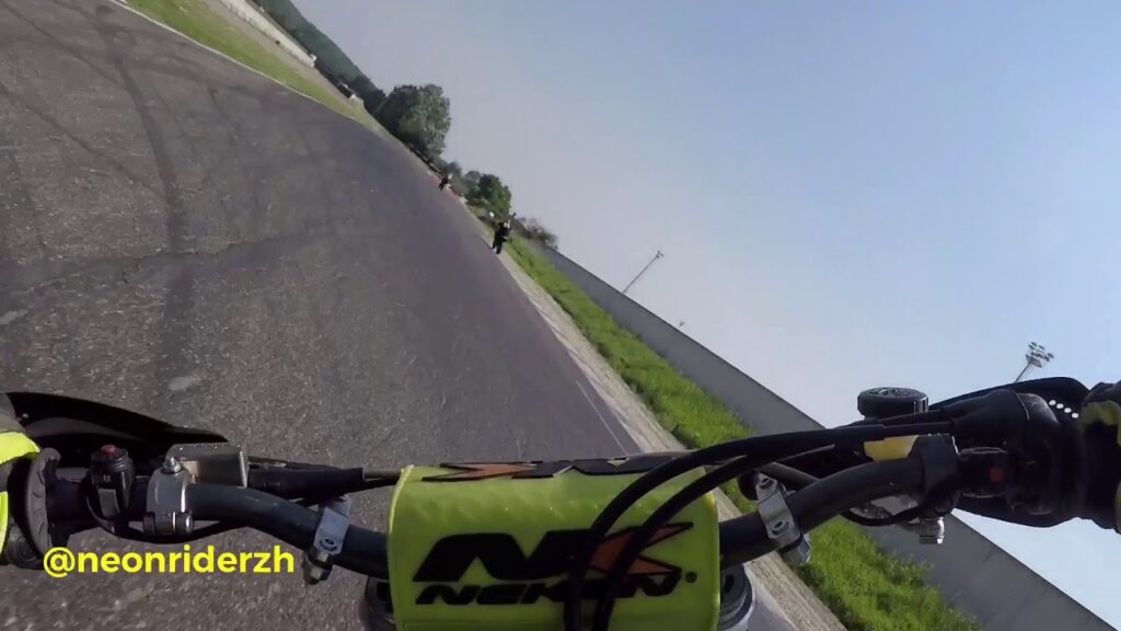 Closecall @ castelletto racetrack IT