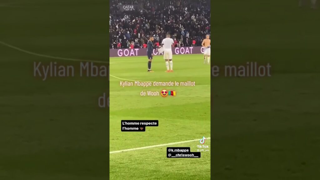 Kylian Mbappe qui demande le maillot de Christopher Wooh après PSG - Rennes dimanche dernier.