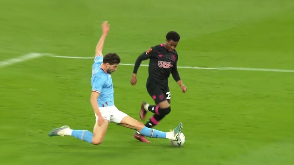 Rúben Dias BOSSING The Defense