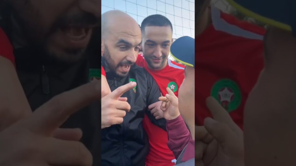 حكيم زياش و وليد ركراكي مع مشجع مغربي في لقطة اكتر من رائعة