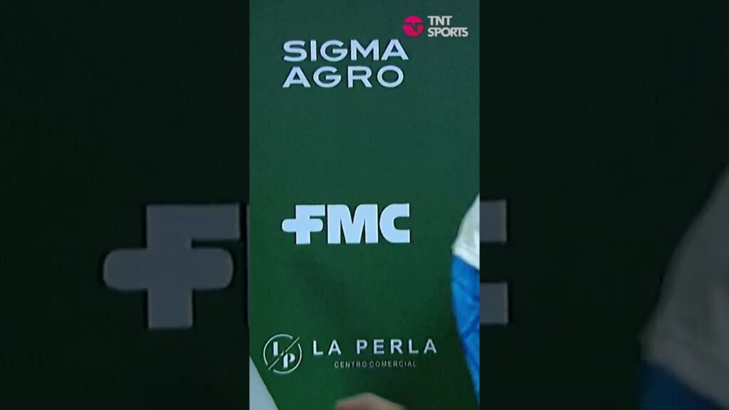 #Sarmiento homenajeó a #Armani con una camiseta especial en agradecimiento por el #Mundial 🏆🇦🇷