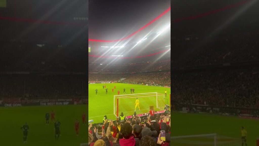 Eric Maxim Choupo-Moting verschoss den Elfmeter in der 17. Min. bei FC Bayern - Werder Bremen