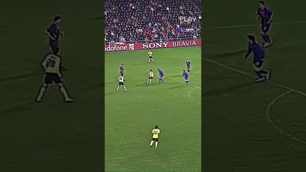 This pass from Dani Alves 😍 #shorts