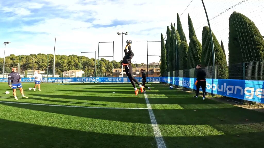 Sesión de entrenamiento juego aéreo (Pau López - Ruben Blanco - Simon Ngapandouetnbu).