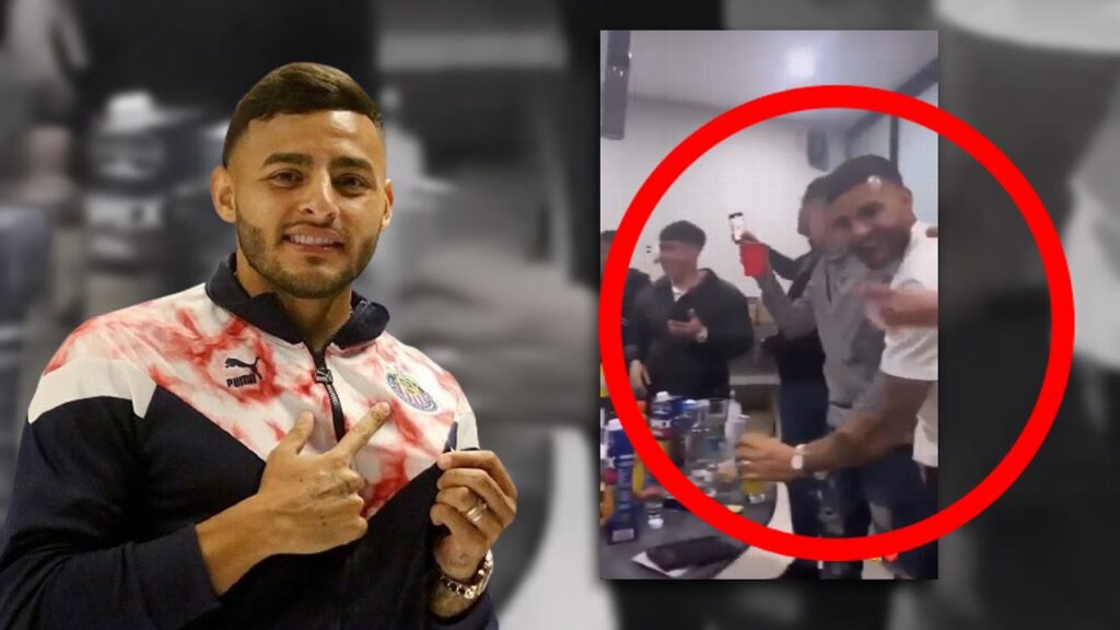 Captan a Alexis Vega TOMANDO después del Clásico Nacional Captan a Alexis Vega TOMANDO después del Clásico Nacional