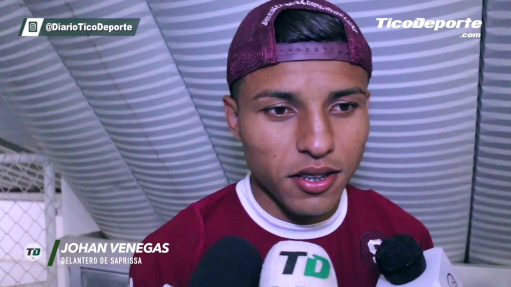 Johan Venegas explicó por qué le regaló la camiseta a un niño en silla de ruedas al final del juego