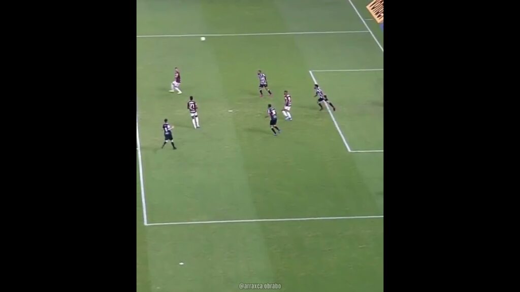 Edit•Gol de bike do Arrascaeta