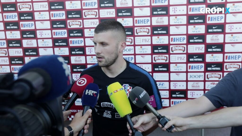 Iznervirani Rebić napustio mix zonu usred izjave, kad mu je Perišić dobacio: Pričaj talijanski...
