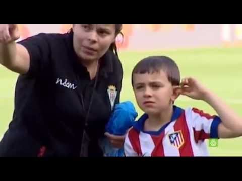 La emoción de un niño del Atleti en el abrazo con Koke
